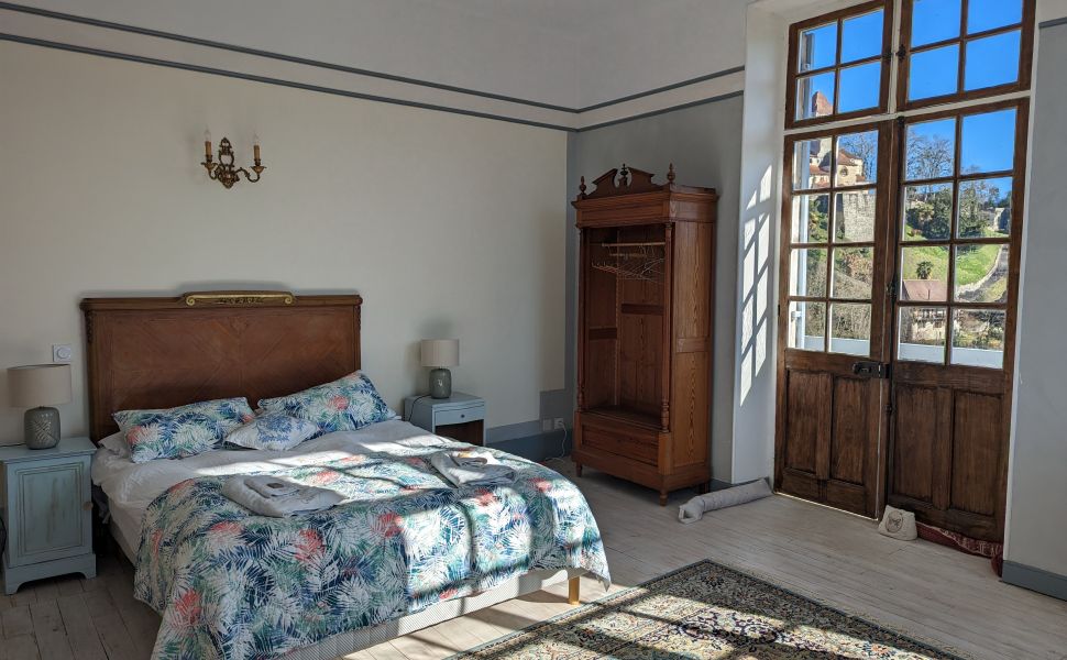 Splendide Maison de Maître Iconique, Surplombant le Gave d'Oloron 